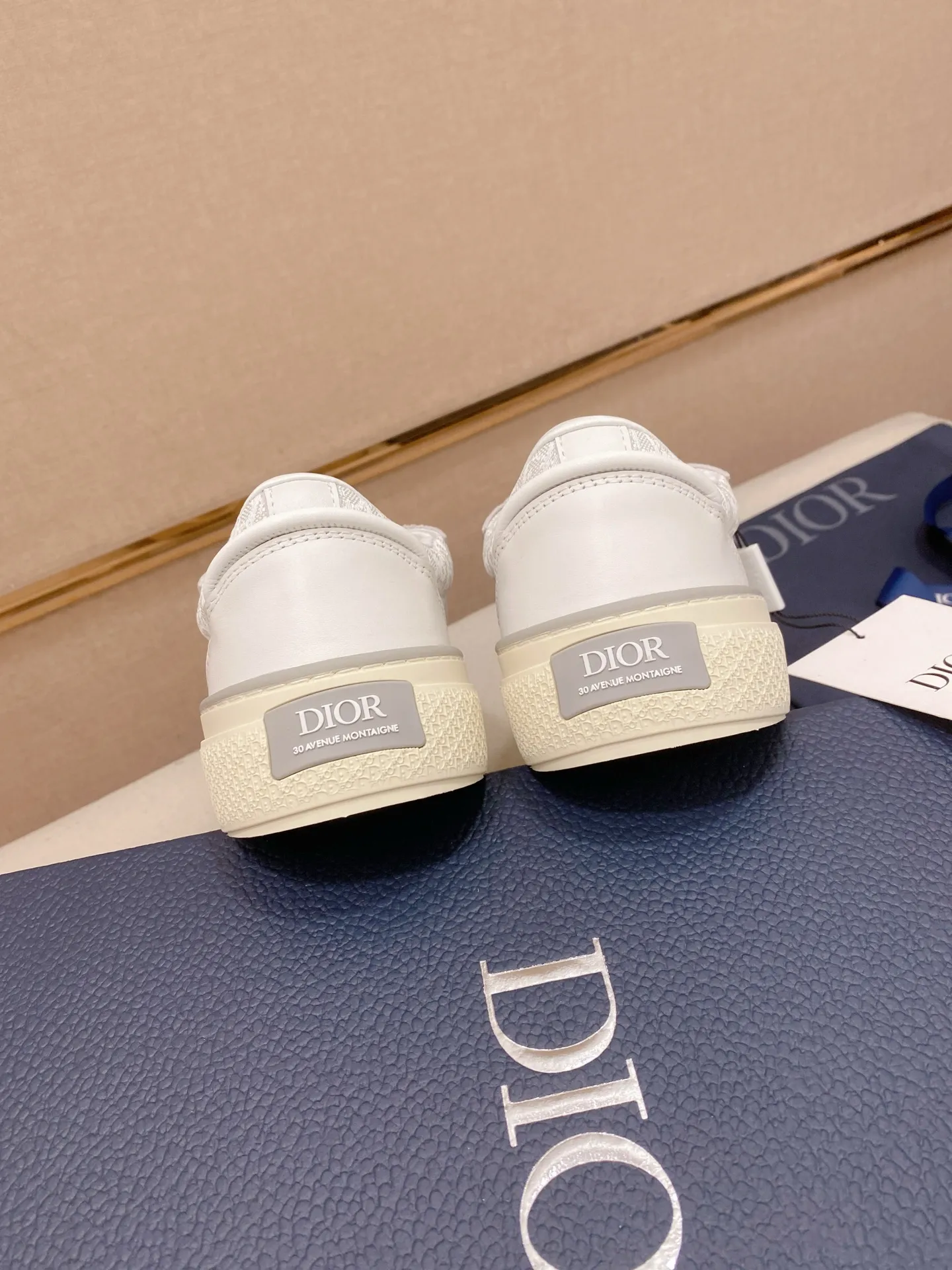 Factory price: 300 Men's shoes 💰[Dior·Dior] Top 🔍Couple style 💏🔍New casual sports style couple shoes, new four-season design, perfect workmanship, lace-up lazy style to create cabinet quality, upper: imported first-layer cowhide, sheepskin lining is soft and comfortable, ultra-light TPU wear-resistant outsole, simple, versatile fashion men's shoes, excellent color code number 35--44